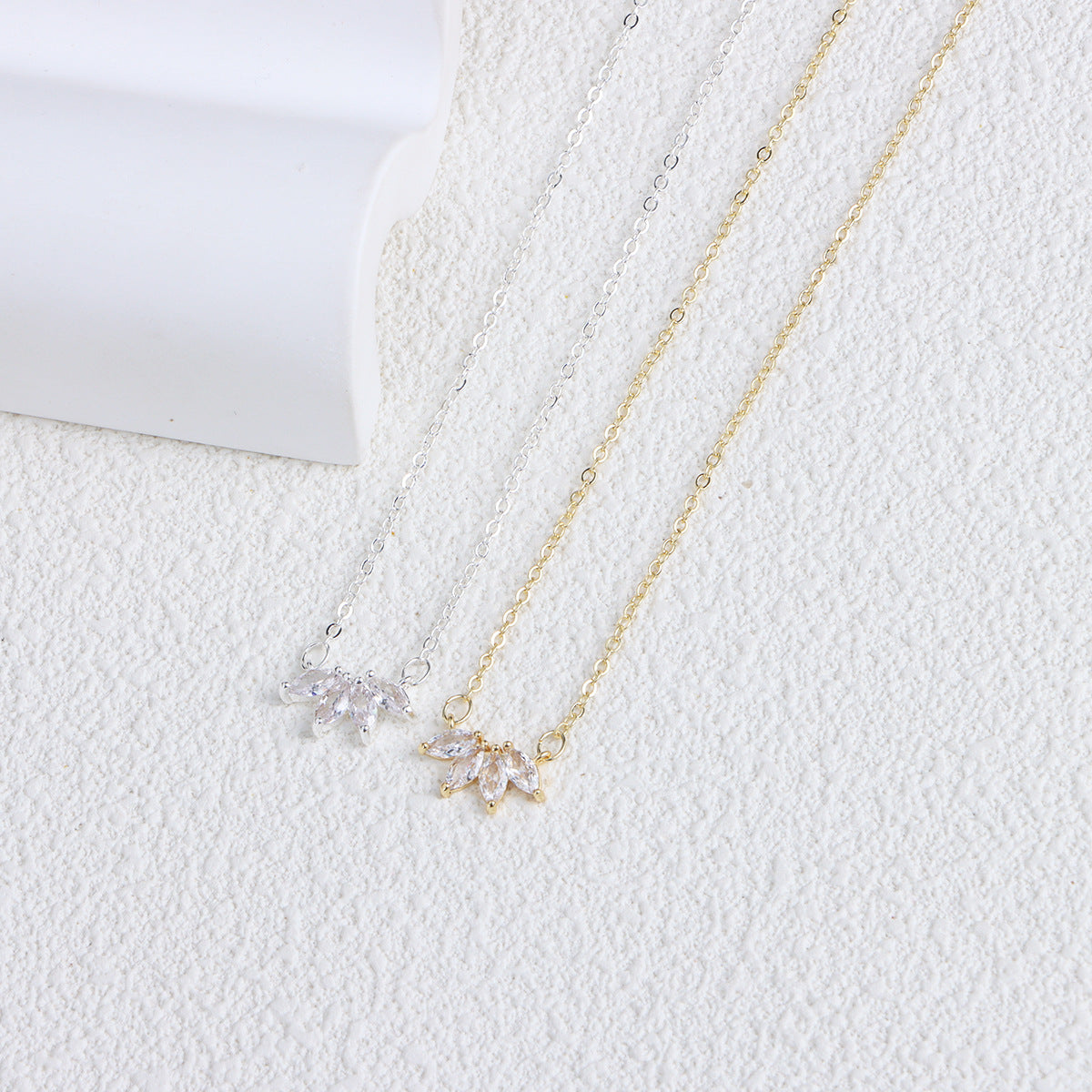 The Elara Leaf Necklace